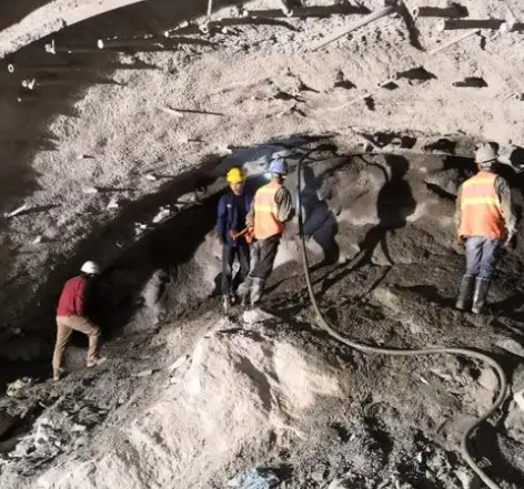 常山拱顶带模注浆料的施工流程及注意事项